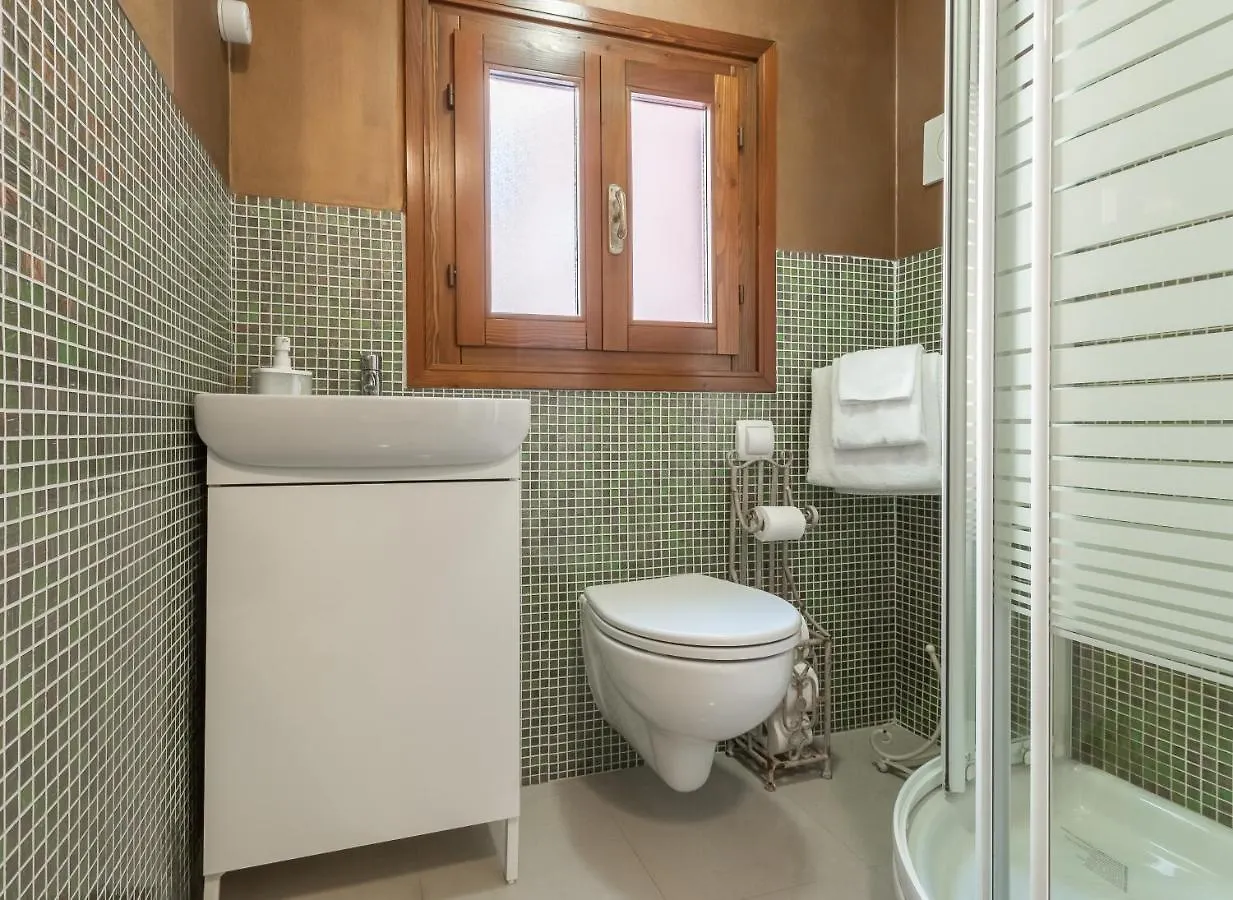 Ca' Falier Blue - 10 Min From Train And Bus Station Venice Apartment